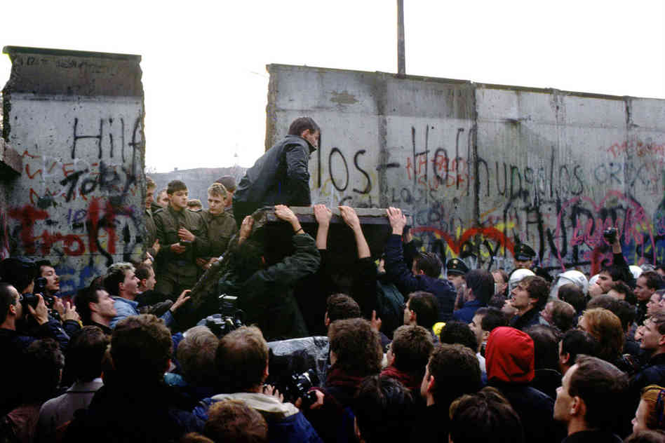 http://lonelyconservative.com/wp-content/uploads/2014/11/Berlin-wall.jpg