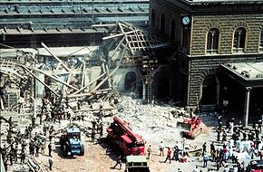 At the bombing of the Bologna main station in 1980, 85 people died. Agents of the Italian intelligence services and the secret society Propaganda Due hindered the investigation by laying false tracks.