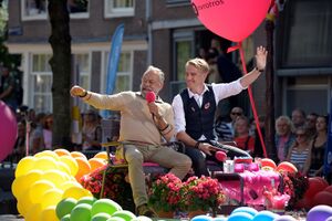 Canal Parade Amsterdam - EuroPride 2016 - PvdA (28812035936).jpg