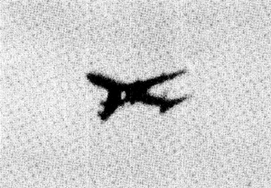 Japan Airlines 123 124 The accident aircraft flying over Okutama.png