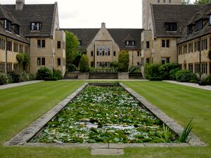 Nuffield College lower quadrangle.jpg