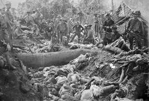 US soldiers pose with the bodies of Moro insurgents.jpg