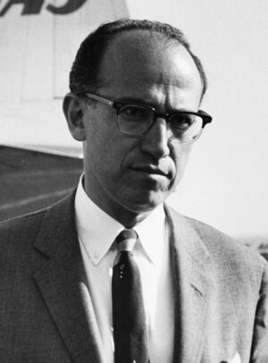 Jonas Salk candid.jpg