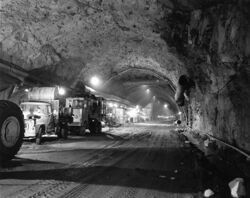 Cheyenne Mountain tunnel construction, Apr 1962.jpg