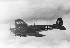 Bundesarchiv Bild 101I-343-0694-21, Belgien-Frankreich, Flugzeug Heinkel He 111.jpg